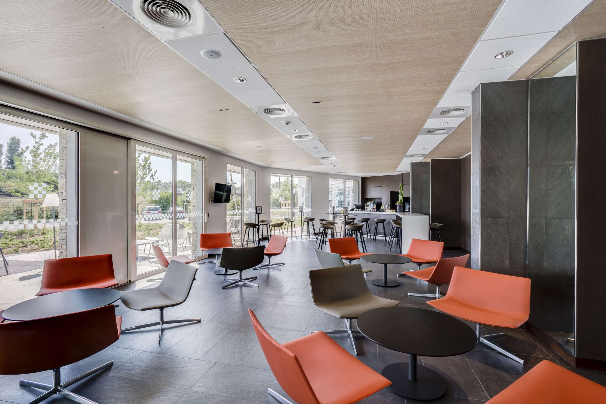 bar Terminal 50 by Arteloge · Restaurant à Lyon Genas